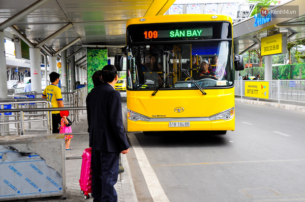 Xe buýt gần sân bay Tân Sơn Nhất